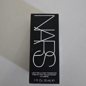 NARS Light Reflecting Foundation Medium